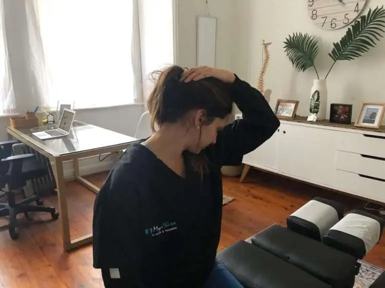NECK (LEVATOR STRETCH)